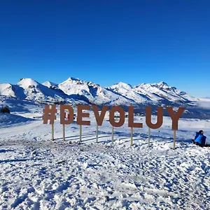 10 Personnes Au Pied Des Pistes - SuperDevoluy